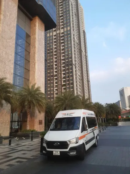 Xe 9 chỗ Limousine 
